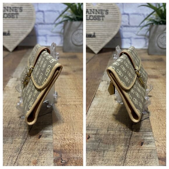 Dooney & Bourke Tan Monogrammed Canvas Logo Wallet Clutch - Picture 7 of 12